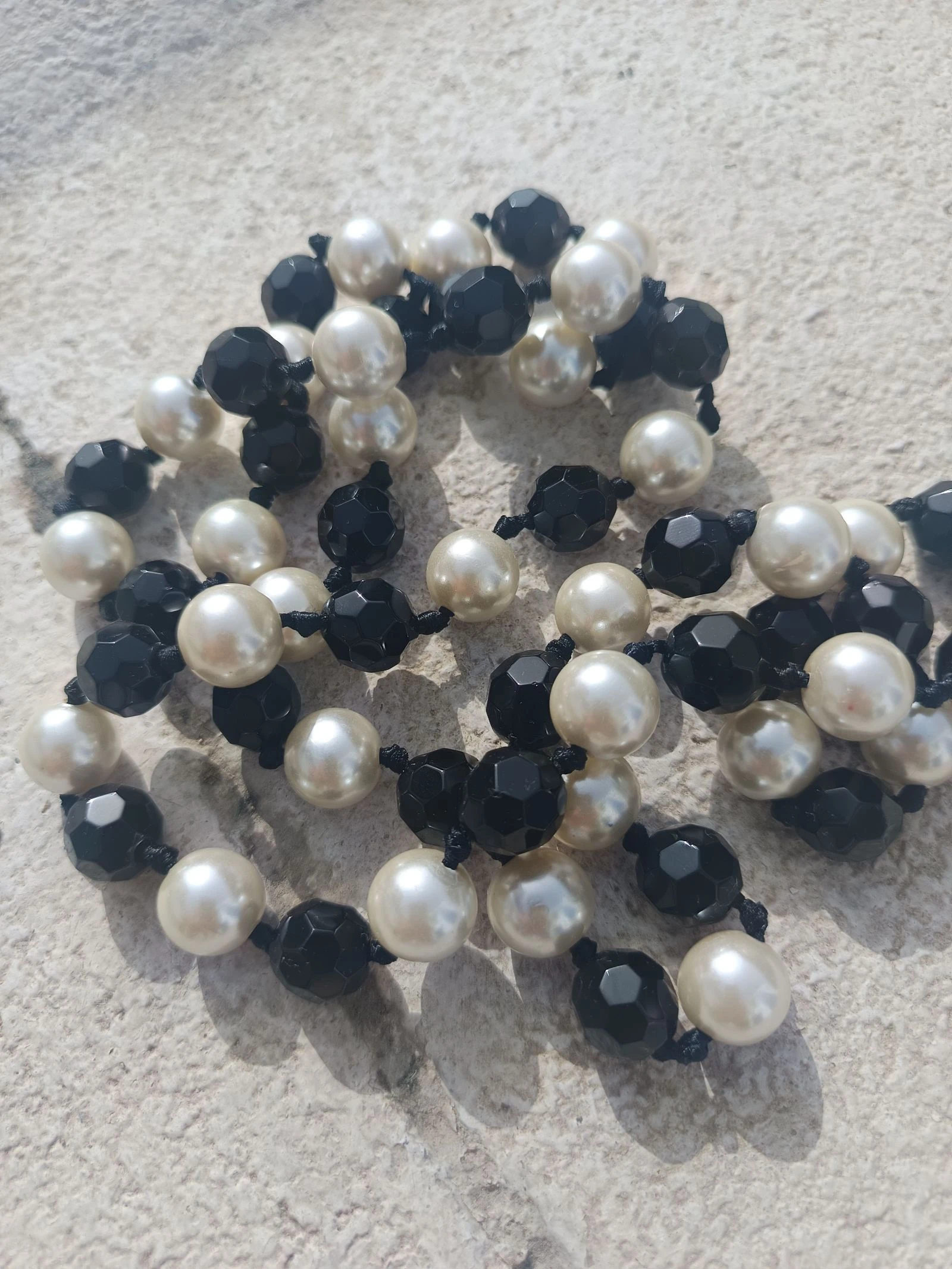 Vintage single strand necklace. Faux pearl. Natural and black color. – photo 2
